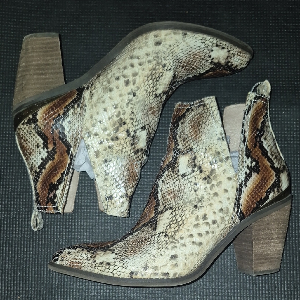 Very Volatile Brown Tan Ankle Boots